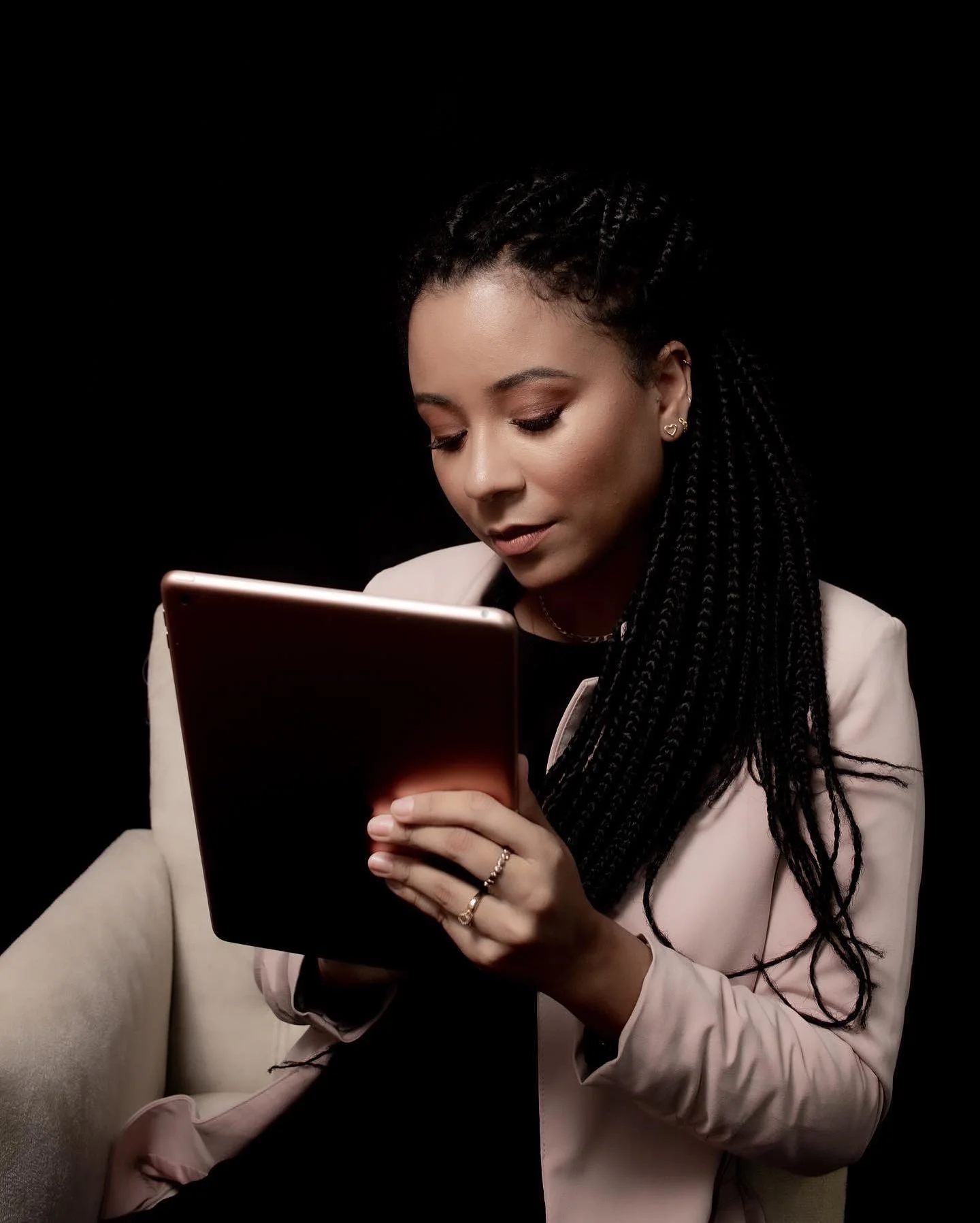 Lais Pacheco Borges, advogada, em atendimento